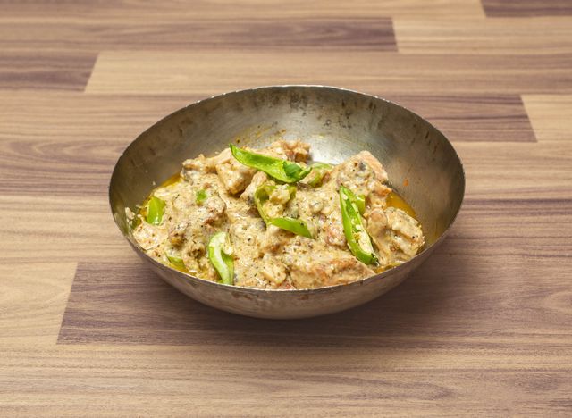 Tawa Chicken White Karahi